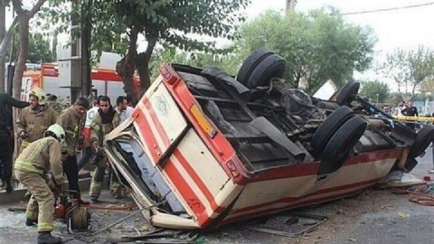 واژگونی مینی‌بوس سرویس کارگران معدن در بردسکن
