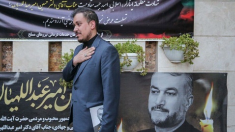 معاون رییس جمهور به دیدار خانواده شهید امیرعبداللهیان رفت