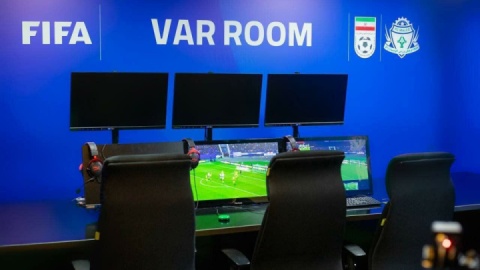 داور VAR بازی تراکتور و فولاد تغییر کرد