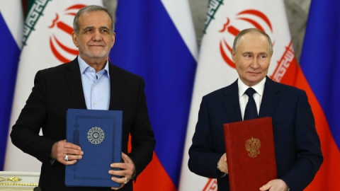 پوتین معاهده مشارکت راهبردی ایران و روسیه را امضا کرد