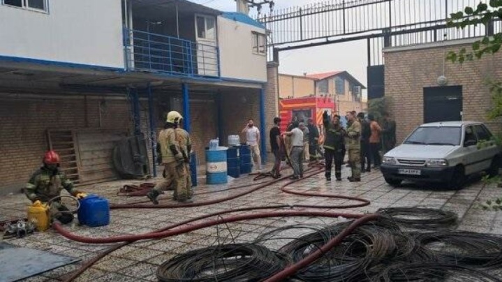 حریق مهیب در کارگاه مواد اشتعالزا در چهاردانگه