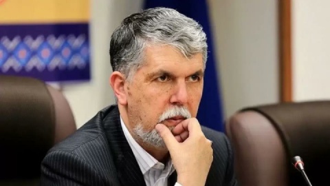عکس/ ادای احترام سیدعباس صالحی، وزیر فرهنگ و ارشاد اسلامی به پاپ فرانسیس در محل کلیسای سن پیترو