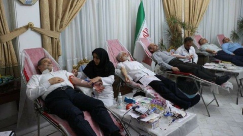 عراقچی خون اهدا کرد و فاجعه در بندر شهید رجایی را تسلیت گفت
