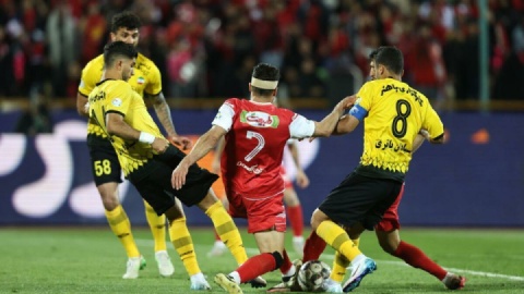 سپاهان پنجمین ضربه را هم به پرسپولیس زد!