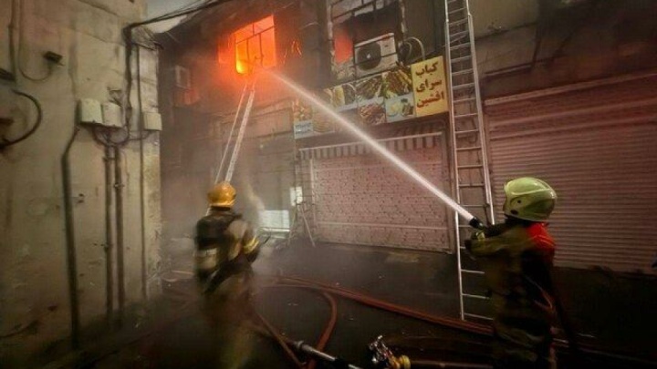 مصدومیت ۵ نفر در حریق اتوبان بعثت