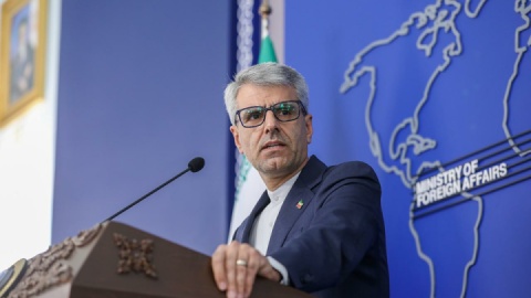 انتقاد وزارت خارجه ایران از نقش «اخلال‌گرانه» فرانسه