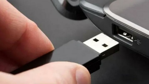 استاندارد USB ۲.۰ رسماً ۲۵ساله شد؛ رابطی که دنیا را تغییر داد