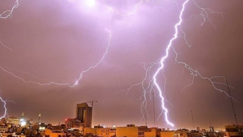 عکس/ رعد و برق روز گذشته تهران از نگاهی دیگر
