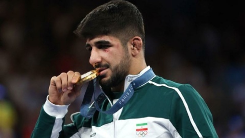 فیلم/ وقتی قهرمان کشتی فرنگی المپیک، کشتی آزاد گرفت و باخت!