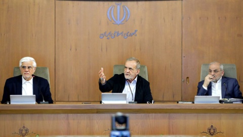 تاکید پزشکیان بر تسریع در اصلاح ساختاری، برنامه‌ای و مدیریتی اداره بنادر و گمرکات کشور