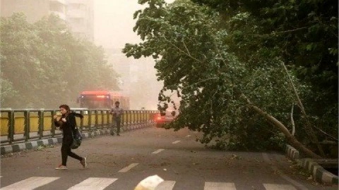 وزش باد خیلی شدید و رگبار در تهران