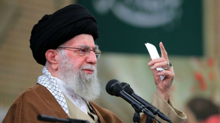 فیلم/  تذکر رهبر انقلاب در مورد عدم بازرسی مناسب کالا در بندر شهید رجایی