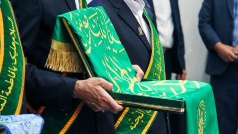 فیلم/ حضور خادمان حرم حضرت معصومه در جلسهٔ هیئت دولت