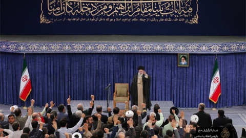 فیلم/ تسلیت مجدد رهبر انقلاب به خانواده‌های جانباختگان بندرعباس