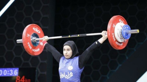 فاصله زیاد دختر وزنه‌بردار ایران با سکوی جوانان جهان