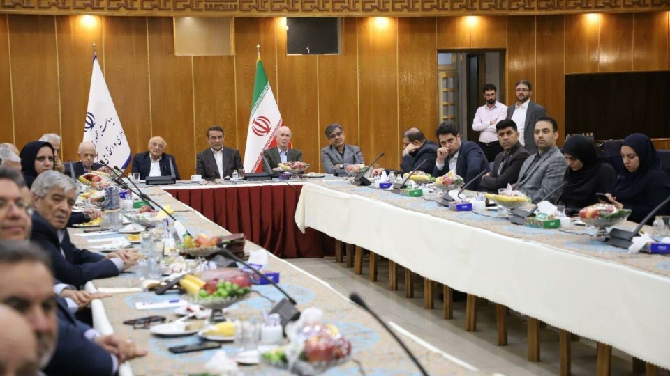 در ۱۵ سال گذشته در مدیریت عملکرد مدیران و کارکنان دولت موفق نبودیم