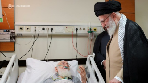 عیادت رهبر انقلاب اسلامی از حضرت آیت‌الله نوری همدانی