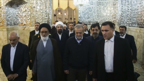 پزشکیان وارد قم شد