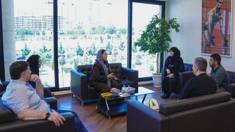 دبیر با عضو هیات رئیسه اتحادیه جهانی کشتی دیدار کرد