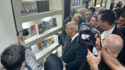 عکس/ هدیه وزیر فرهنگ عراق به وزیر فرهنگ ایران