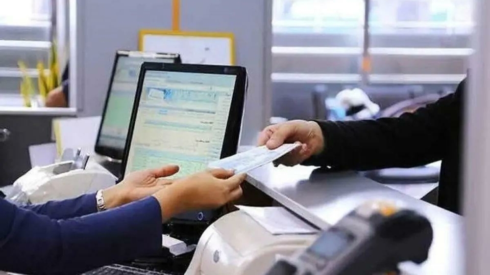 تسهیلات فرهنگیان؛ وام بدون ضامن 300 میلیون تومانی به چه کسانی تعلق میگیرد؟