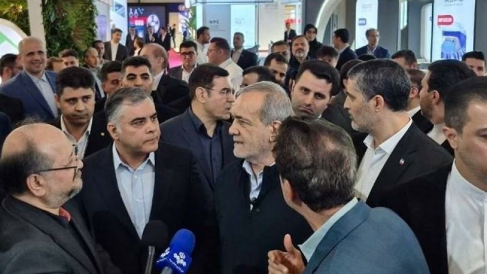 بازدید پزشکیان از نمایشگاه بینالمللی نفت، گاز و پتروشیمی