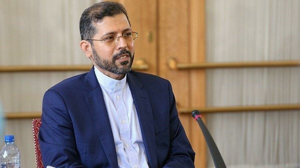 خطیبزاده در نمایشگاه کتاب از «کتاب و دیپلماسی» گفت