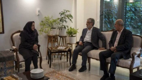 عکس/ تجلیل وزیر علوم از مادر شیمی ایران