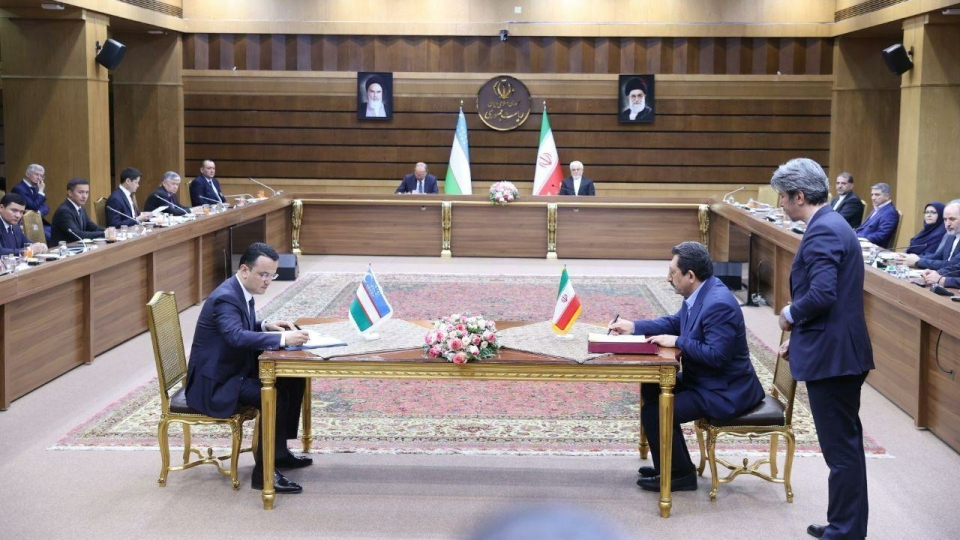 ایران و ازبکستان ۴ سند همکاری مشترک امضا کردند