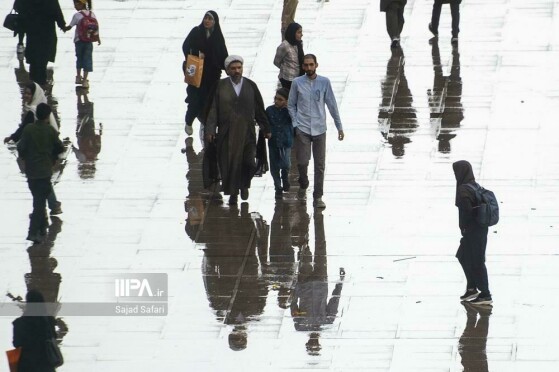 هشتمین روز از سی و ششمین نمایشگاه بین‌المللی کتاب همزمان با باران بهاری
