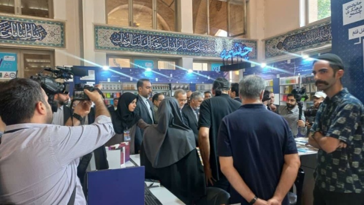 رئیس جمهور از نمایشگاه کتاب تهران بازدید کرد