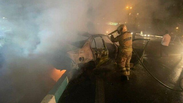 خودروی سمند بر اثر تصادف با پرشیا آتش گرفت
