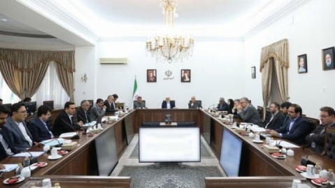 عارف: باید موانعی را که بر سر راه تولید است با سرعت بیشتری برطرف کنیم