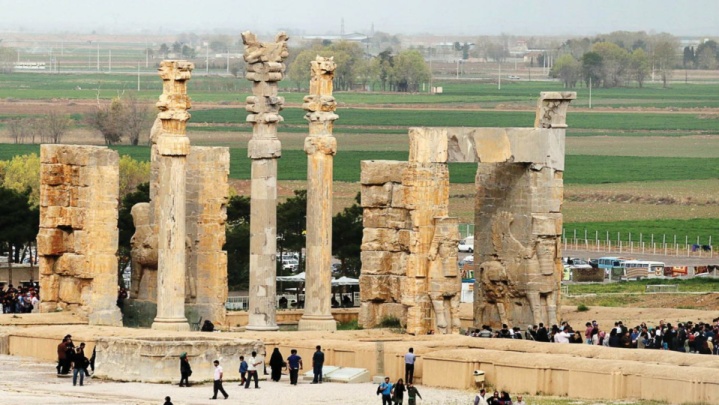 تیراندازی در تخت جمشید