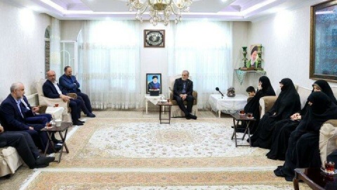 دیدار رئیس‌جمهور پزشکیان با خانواده شهدای خدمت