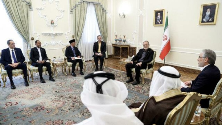 پزشکیان: دانشگاهیان مسلمان برای حل مشکلات کشورهای خود و کشورهای اسلامی همفکری کنند