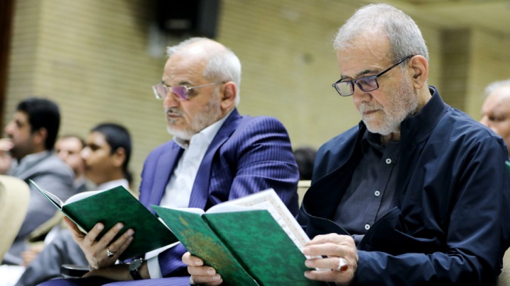 حضور رئیسجمهور در مراسم گرامیداشت مادر مهدی طباطبایی