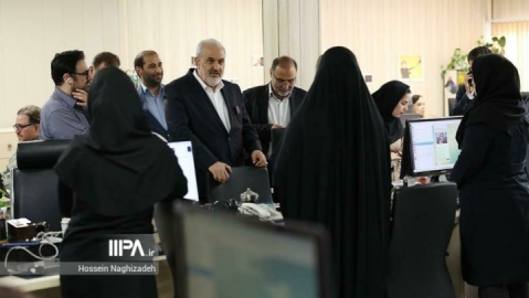 گزارش تصویری/ بازدید عباس علی آبادی وزیر نیرو از روزنامه ایران