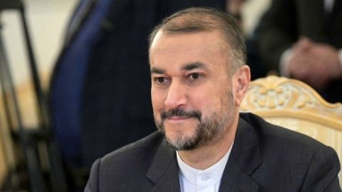فیلم/ ماجرای یک اشتباه لفظی در مصاحبه با وزیر امور خارجه/ وقتی مجری عراقچی را امیرعبداللهیان خطاب می‌کند