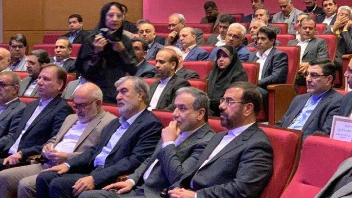 آغاز اولین نشست منطقهای دیپلماسی استانی با حضور عراقچی در شیراز
