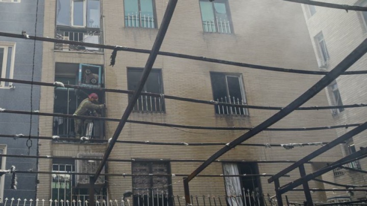 ۳۰۰ فرد گرفتار در آتش نجات یافتند