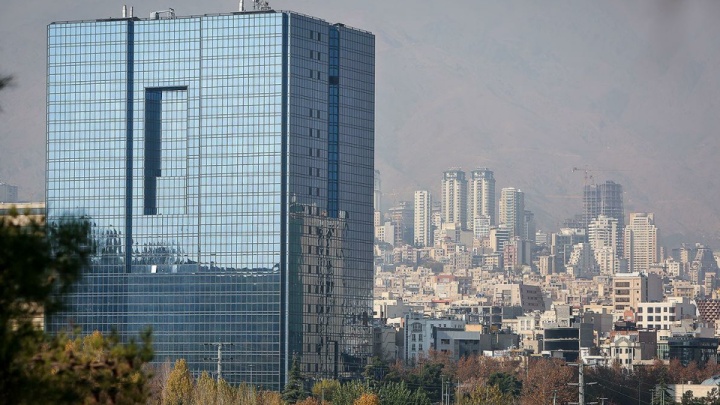 بانک مرکزی: بهجای غوغاسالاری ۲۰۰ میلیون دلار بدهی ارزی را بعد از ۹ سال پرداخت کنید