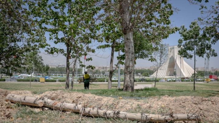 میدان بی دفاع