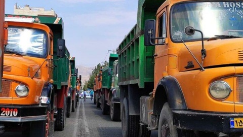 فیلم/ پایان تجمع رانندگان کامیون در شهرستان زرند