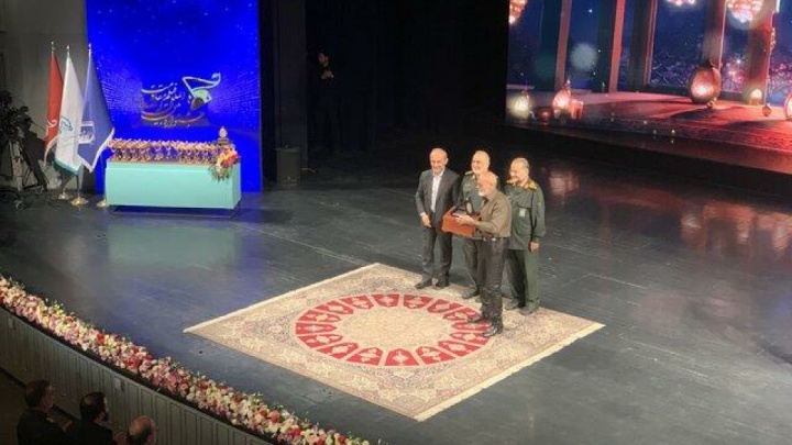 تجلیل از جمشید هاشمپور، احمدرضا درویش و مجید انتظامی در شبی برای سینمای مقاومت