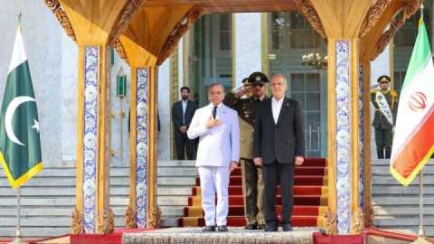 استقبال رسمی پزشکیان از نخست‌وزیر پاکستان