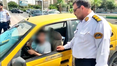 رانندگی کودک ۱۳ ساله با تاکسی/ خودرو توقیف شد