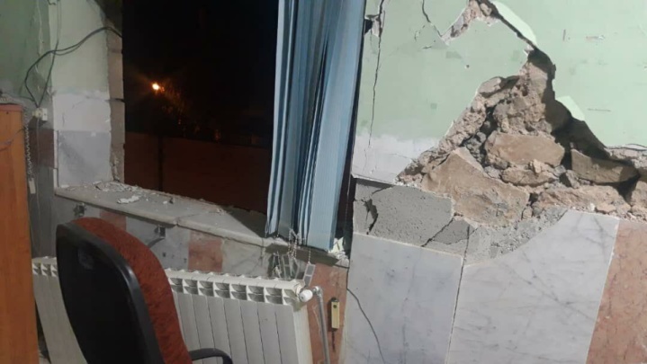 ترکخوردگی دیوار برخی از مناطق مسکونی در پی زلزله دهدشت