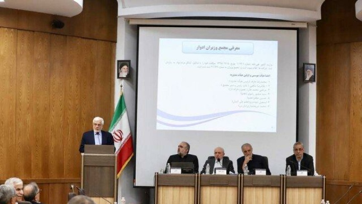 عارف: کنار هم قرار گرفتن دو جریان سیاسی باعث همافزایی به نفع نظام میشود