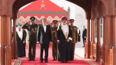 استقبال رسمی سلطان عمان از پزشکیان
